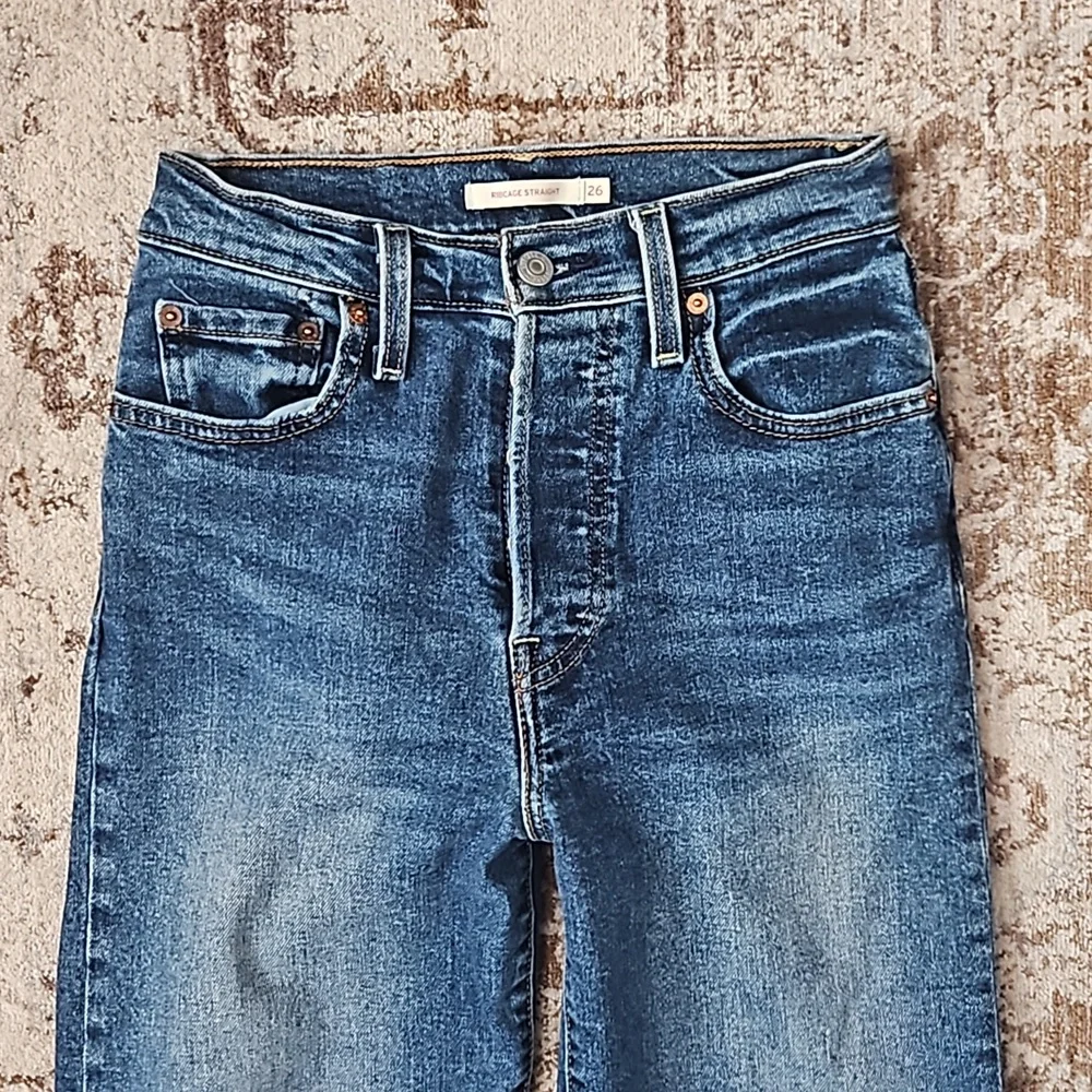 Levi's Women's Mid Blue Straight-Leg Jeans - Picture 4 of 7